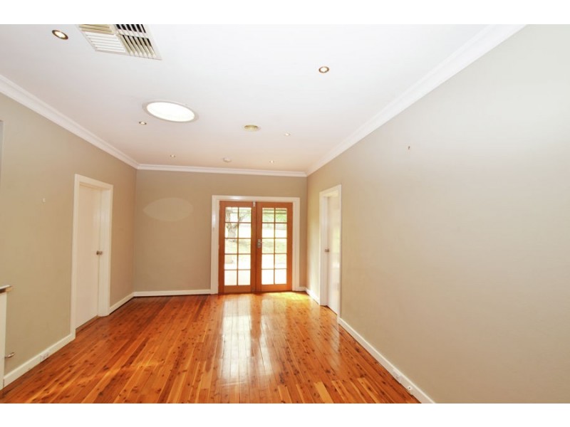 31 Mitchelmore Street, Turvey Park NSW 2650