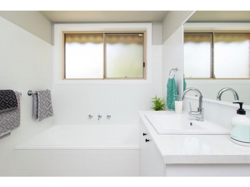 18 Canola Place, Estella NSW 2650