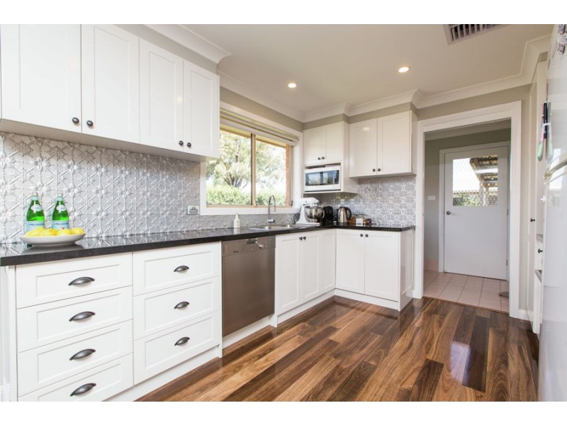 18 Canola Place, Estella NSW 2650