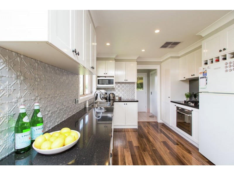 18 Canola Place, Estella NSW 2650