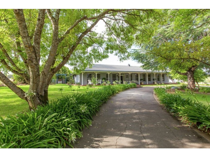 14 Silverwood Road, Lake Albert NSW 2650