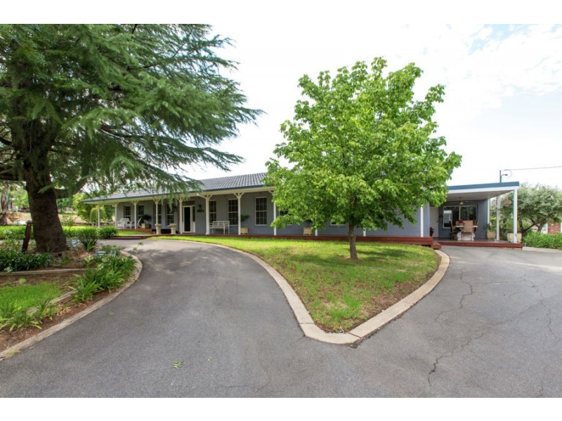 14 Silverwood Road, Lake Albert NSW 2650