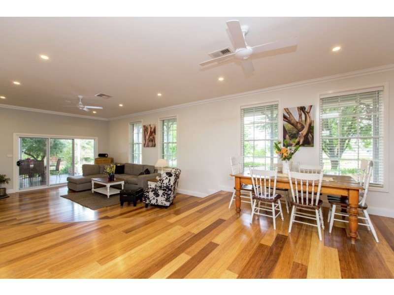 14 Silverwood Road, Lake Albert NSW 2650