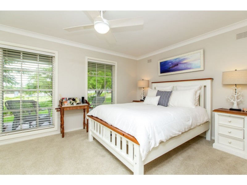 14 Silverwood Road, Lake Albert NSW 2650