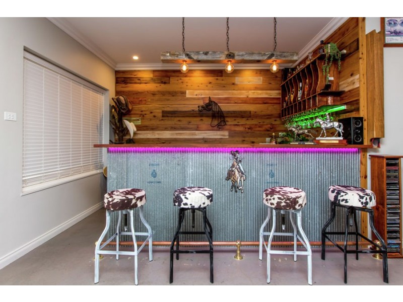 14 Silverwood Road, Lake Albert NSW 2650