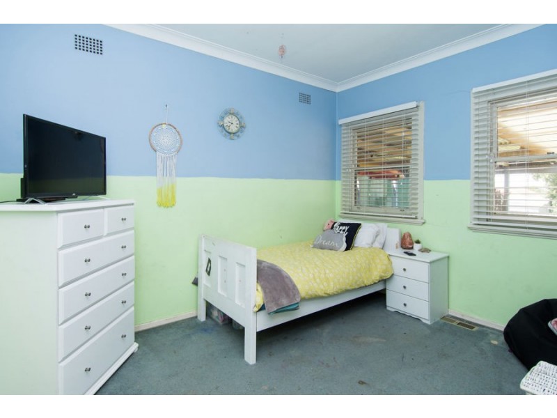 105 Grove Street, Kooringal NSW 2650