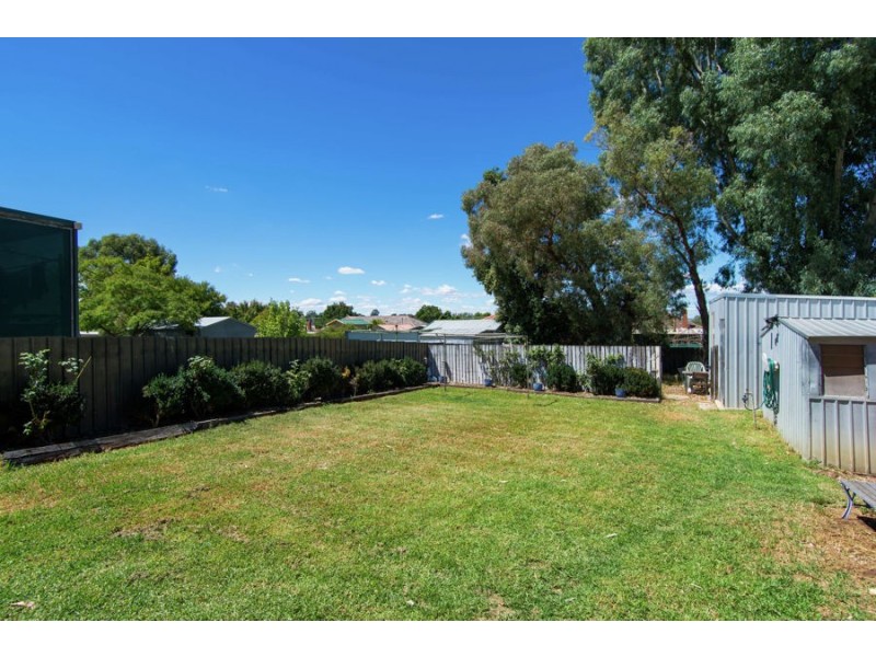 105 Grove Street, Kooringal NSW 2650