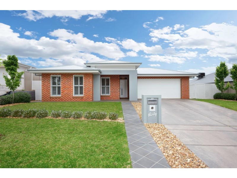 30 Flack Crescent, Boorooma NSW 2650