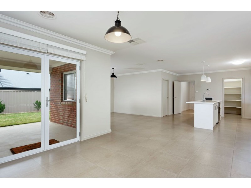 30 Flack Crescent, Boorooma NSW 2650
