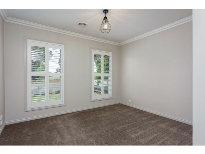 30 Flack Crescent, Boorooma NSW 2650