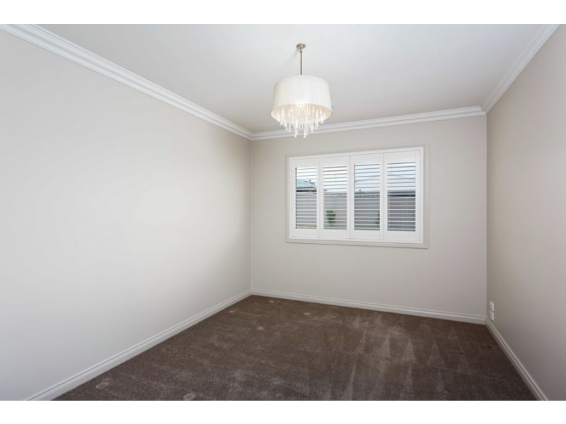 30 Flack Crescent, Boorooma NSW 2650