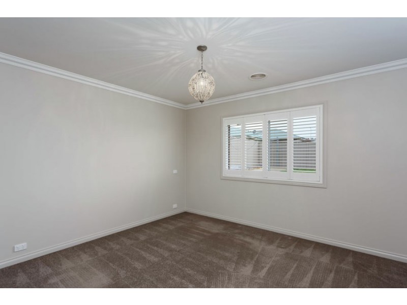 30 Flack Crescent, Boorooma NSW 2650