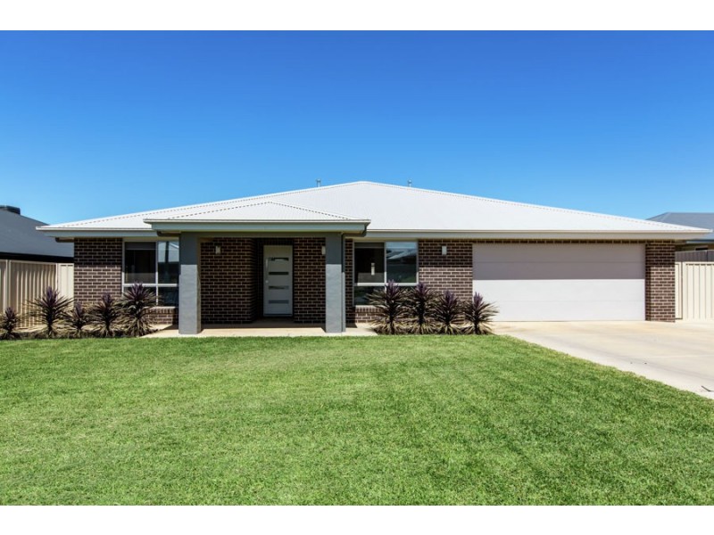 9 Morris Crescent, Gobbagombalin NSW 2650
