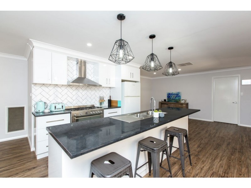 9 Morris Crescent, Gobbagombalin NSW 2650