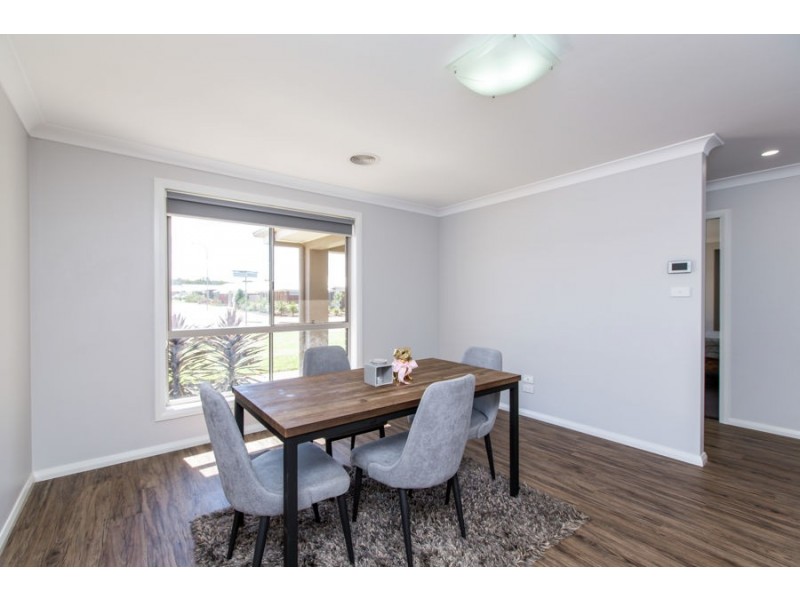 9 Morris Crescent, Gobbagombalin NSW 2650