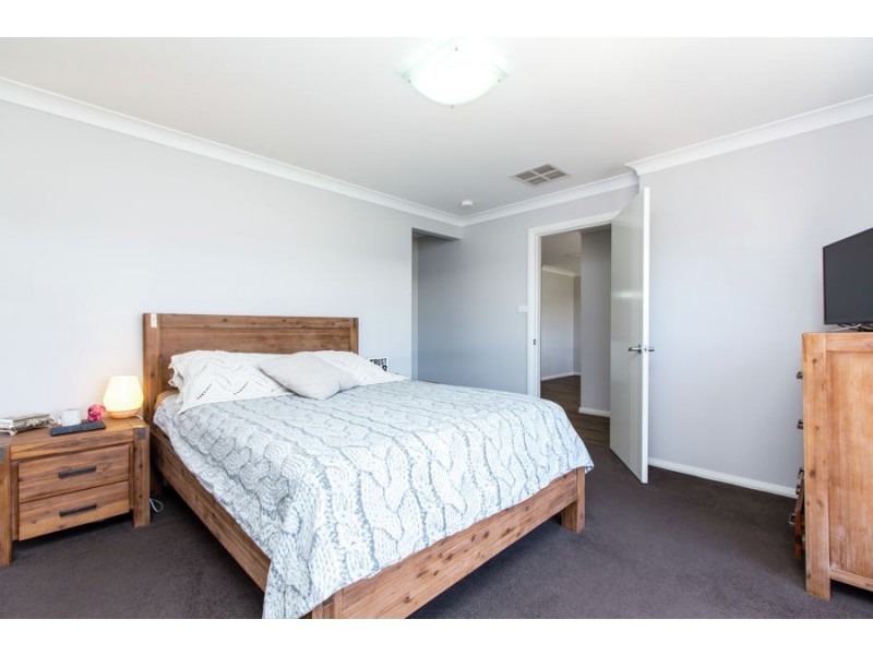 9 Morris Crescent, Gobbagombalin NSW 2650