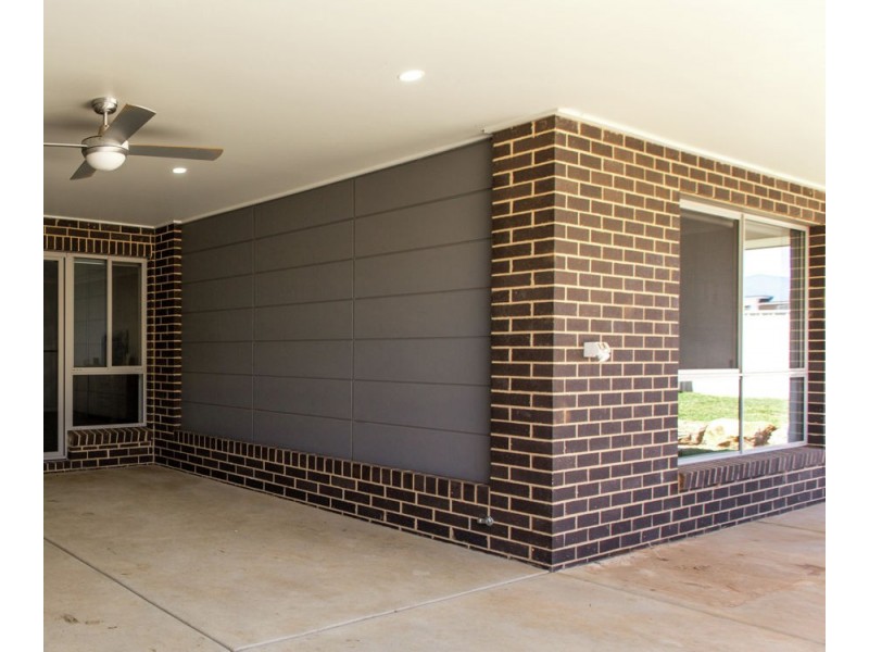 9 Morris Crescent, Gobbagombalin NSW 2650