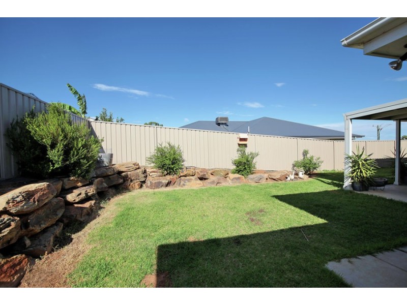 4 Durack Circuit, Boorooma NSW 2650