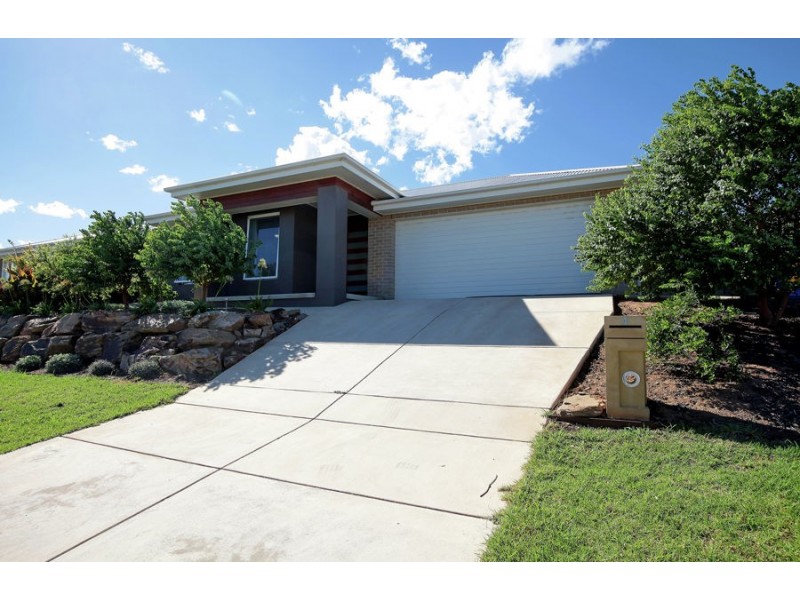 4 Durack Circuit, Boorooma NSW 2650