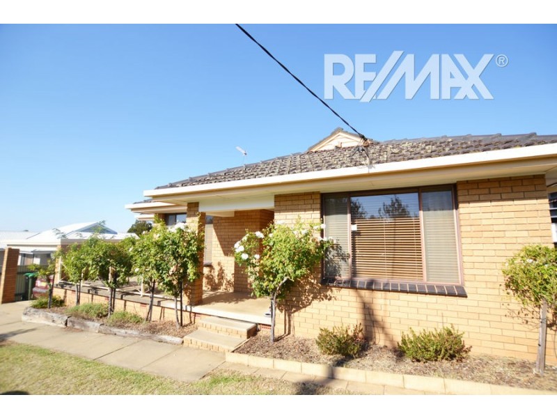 74 Stanley Street, Kooringal NSW 2650