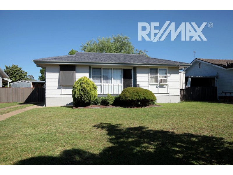 31 Ziegler Avenue, Kooringal NSW 2650