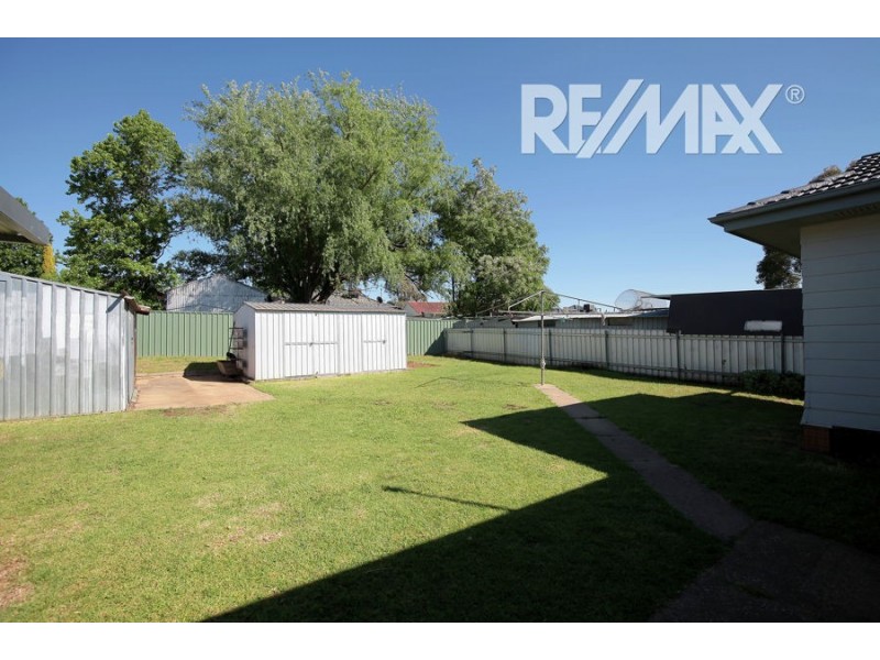31 Ziegler Avenue, Kooringal NSW 2650