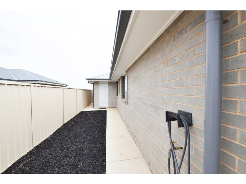 57 Barmedman Avenue, Gobbagombalin NSW 2650