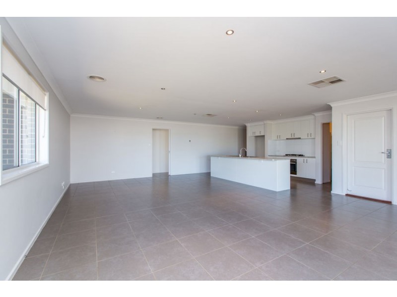 19 Yandee Place, Estella NSW 2650