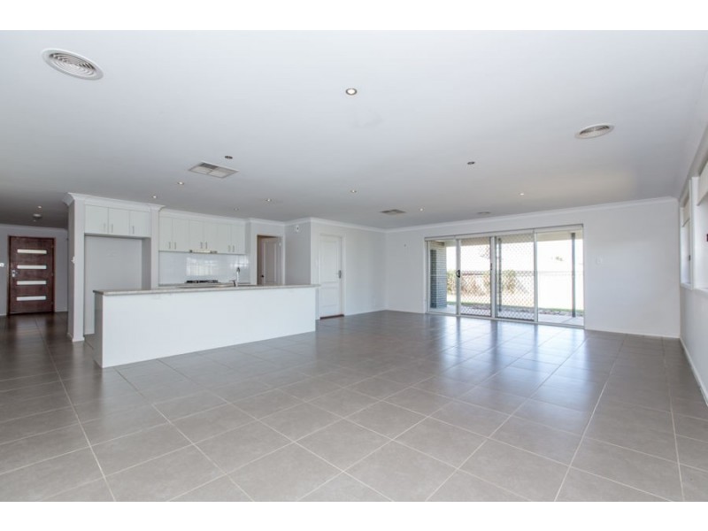 19 Yandee Place, Estella NSW 2650