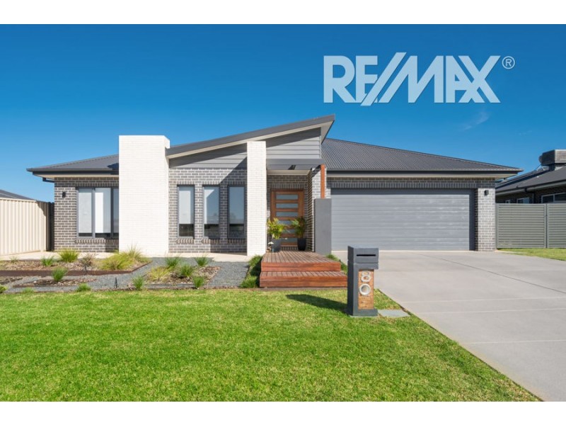 8 Ross Parkway, Gobbagombalin NSW 2650