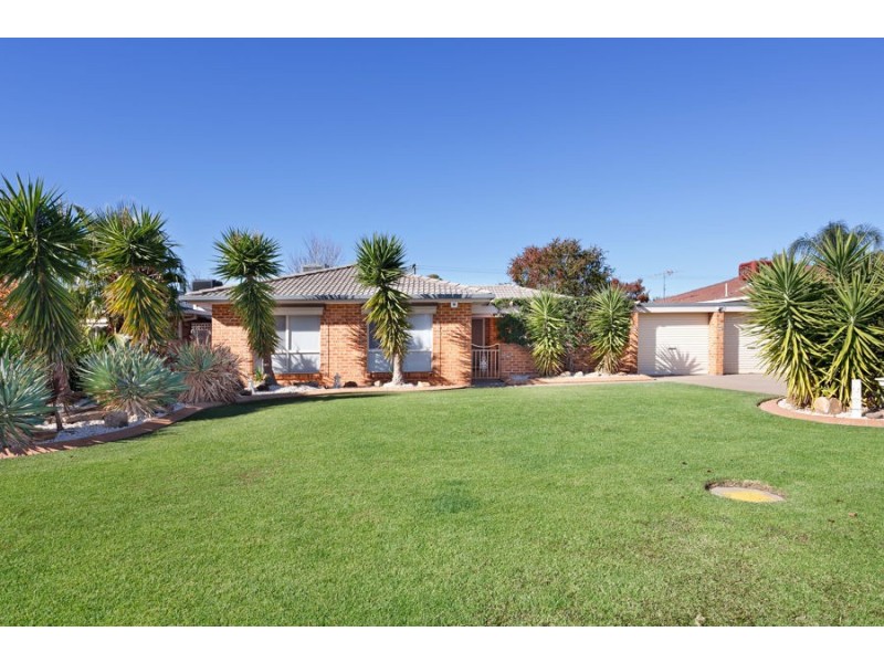 4 Langi Crescent, Glenfield Park NSW 2650