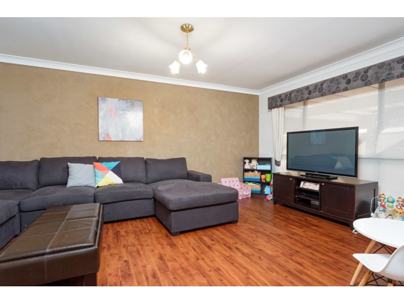 4 Langi Crescent, Glenfield Park NSW 2650