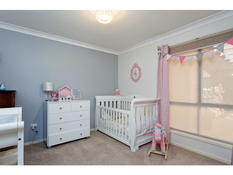 4 Langi Crescent, Glenfield Park NSW 2650