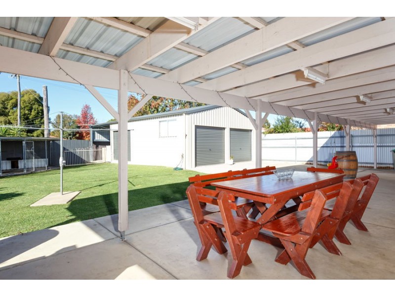 4 Langi Crescent, Glenfield Park NSW 2650