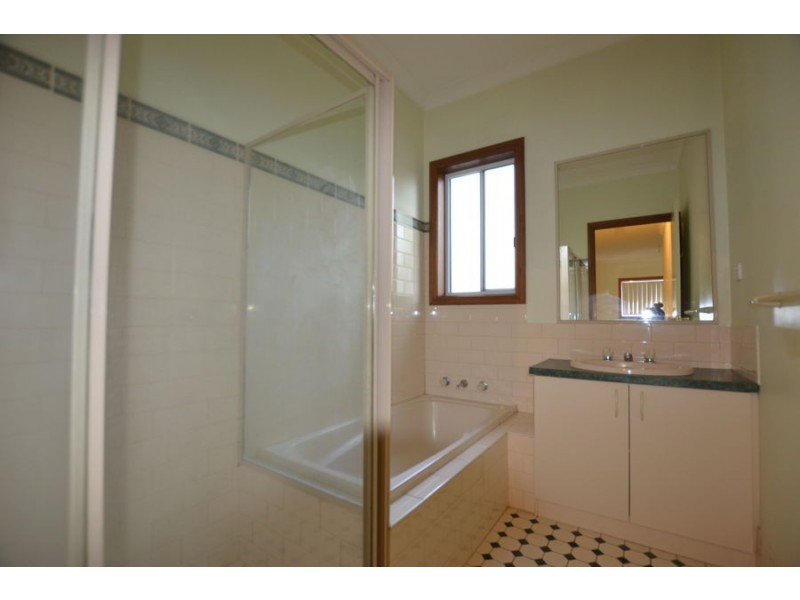 2A Sullivan Avenue, Wagga Wagga NSW 2650