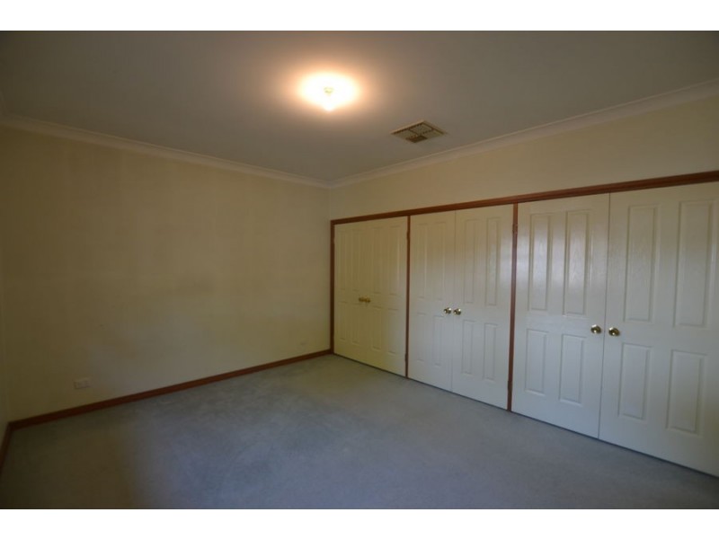 2A Sullivan Avenue, Wagga Wagga NSW 2650