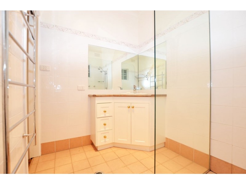 3 Warrawong Street, Kooringal NSW 2650