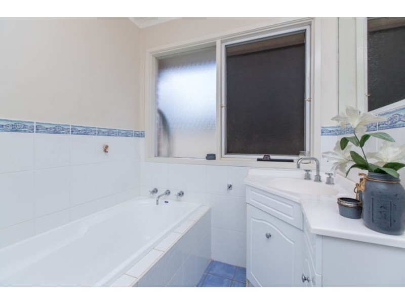 74 Maple Road, Lake Albert NSW 2650