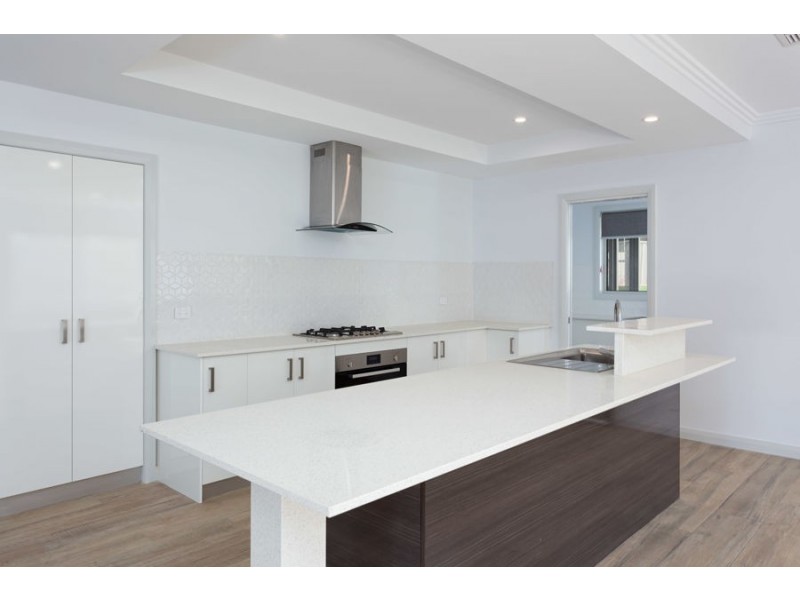 32 Ross Parkway, Gobbagombalin NSW 2650