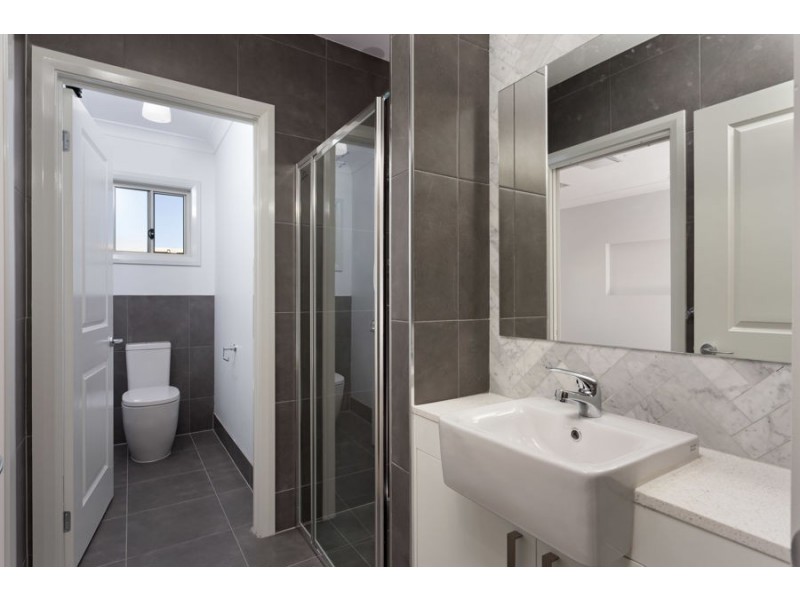 32 Ross Parkway, Gobbagombalin NSW 2650