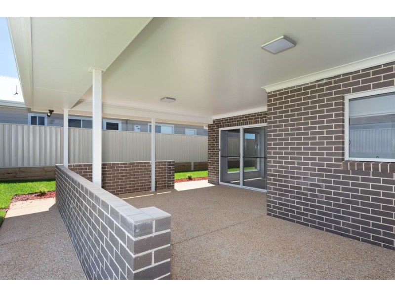 32 Ross Parkway, Gobbagombalin NSW 2650