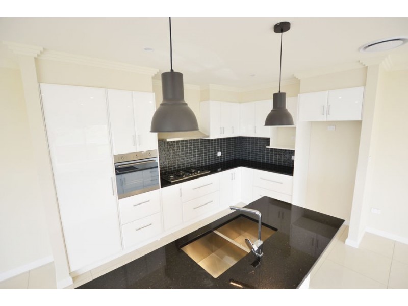 2/1 Buller Place, Tatton NSW 2650