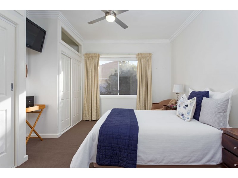 16 Hodson Avenue, Turvey Park NSW 2650