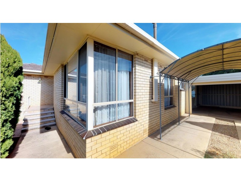 44 Fairbairn Crescent, Kooringal NSW 2650