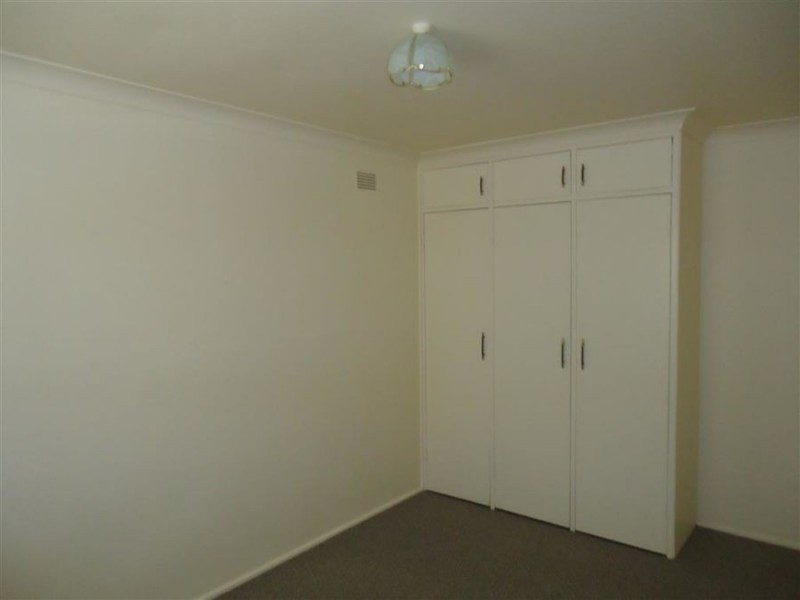 8 Nordlingen Drive, Tolland NSW 2650