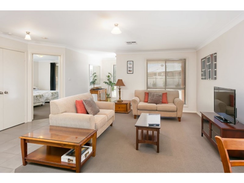 1/2-4 Macquarie Street, Mount Austin NSW 2650