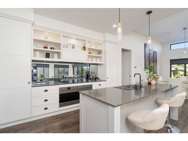 8 Ross Parkway, Gobbagombalin NSW 2650