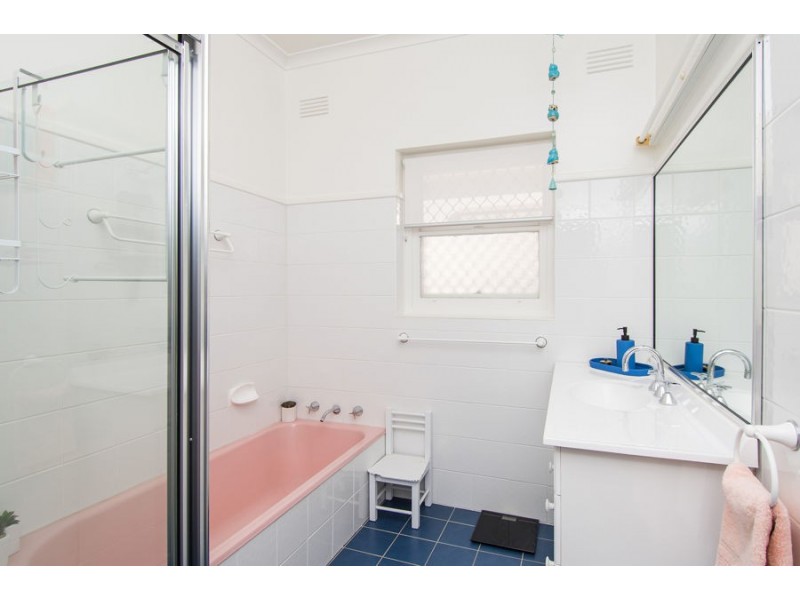 13 Tucker Street, Turvey Park NSW 2650