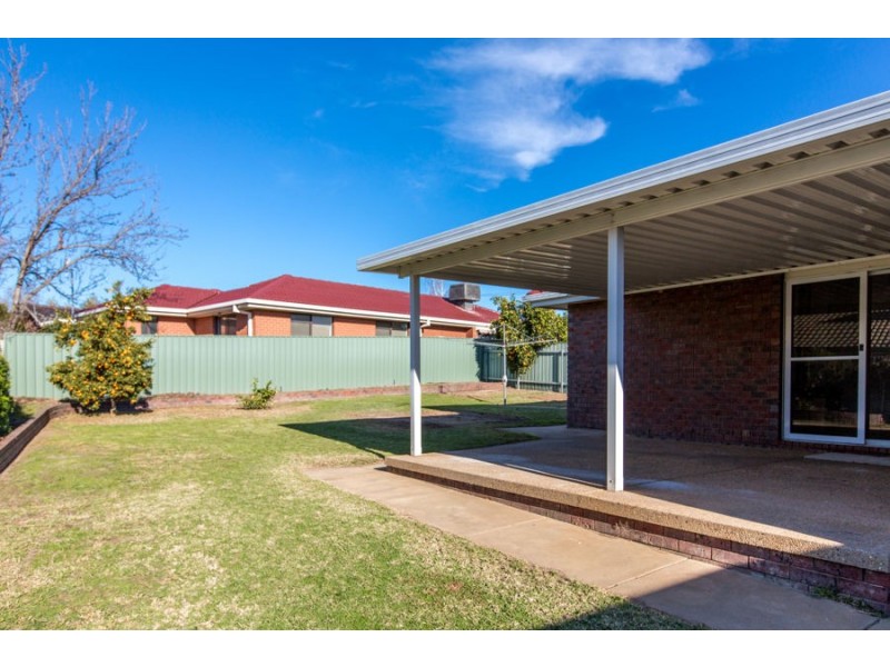 80 Maple Road, Lake Albert NSW 2650
