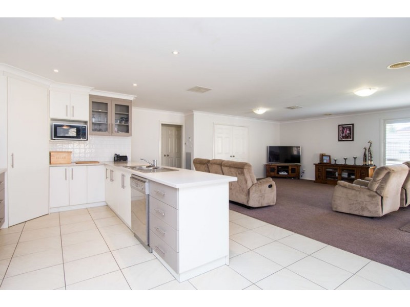 86 Atherton Crescent, Tatton NSW 2650